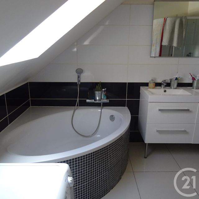 Afficher la photo en grand Appartement F3 à vendre - 3 pièces - 68.0 m2 - BERNAY - 27 - HAUTE-NORMANDIE - Century 21 Christophe Duclos