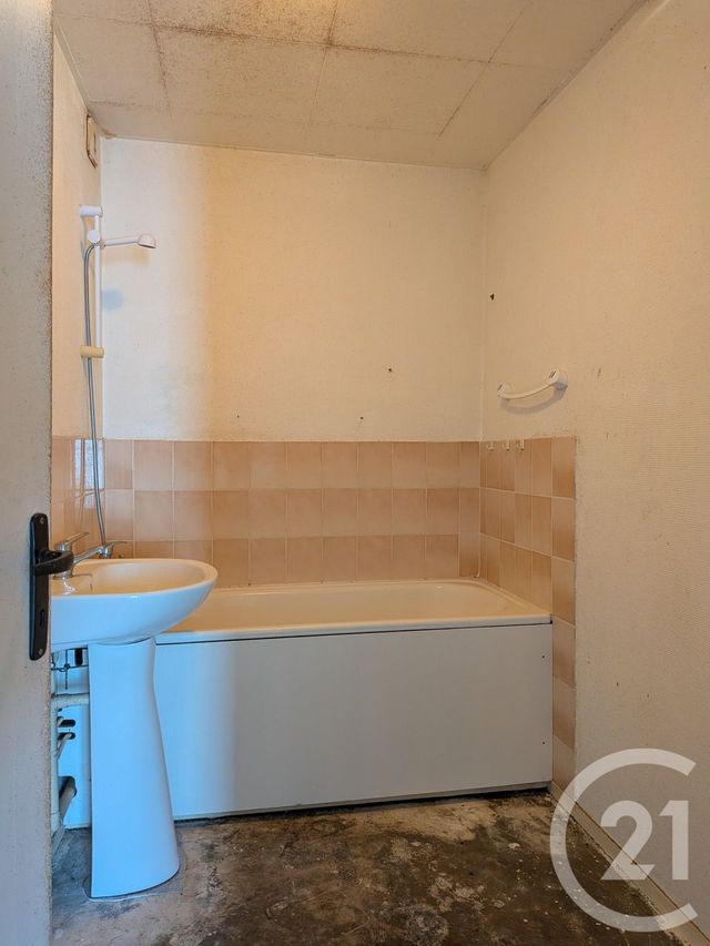 Appartement T2 à vendre - 2 pièces - 45.2 m2 - ORBEC - 14 - BASSE-NORMANDIE - Century 21 Christophe Duclos